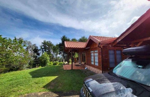 Canton Tarrazu Haus | Beautiful Cabin Bulldog”Frente a Destinos La Lucha