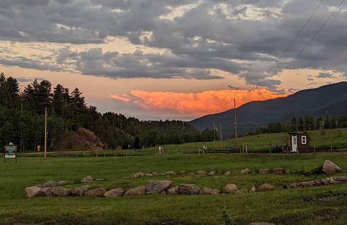 Rye Kabine | Beautiful Cabin in a Campground! Gorgeous views of the Wet Mountains