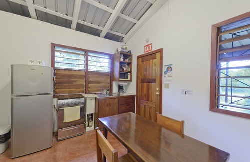 Hopkins Kabine | Beautiful cabin nestled in tropical surroundings on the Banks of the Sitee River