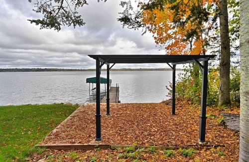 Greenway Haus | Beautiful Cabin on Peaceful Swan Lake!