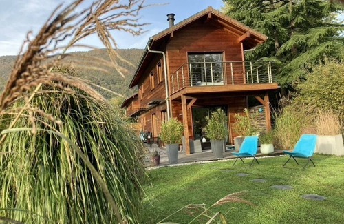Cessenaz Skihütte | LAKE ANNECY LAKE EDGE und PRIVATE JACUZZI CYCLING TRACK