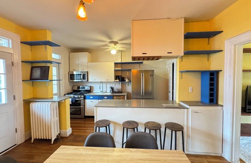 Park View Haus | Beautiful Classic Entire House 4-Bedrooms with Parking