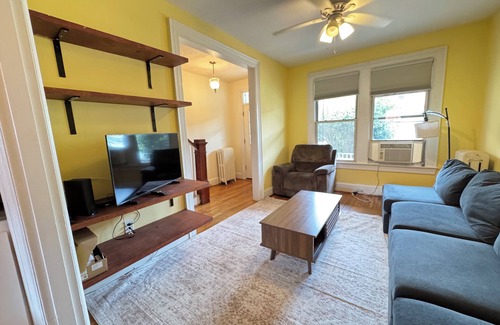 Park View Haus | Beautiful Classic Entire House 4-Bedrooms with Parking