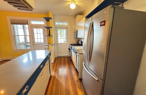 Park View Haus | Beautiful Classic Entire House 4-Bedrooms with Parking