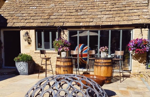 Bibury Hütte | Beautiful Cotswold Cottage in Bibury with walled large private garden