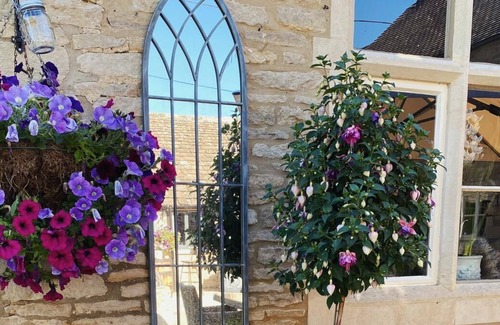 Bibury Hütte | Beautiful Cotswold Cottage in Bibury with walled large private garden