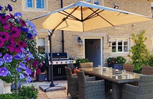 Bibury Hütte | Beautiful Cotswold Cottage in Bibury with walled large private garden