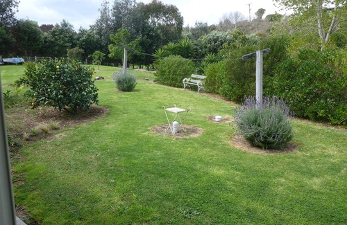 Tirohanga Hütte | Schönes Ferienhaus, neben Strand und Motu Trail. Privat & Abgeschieden!