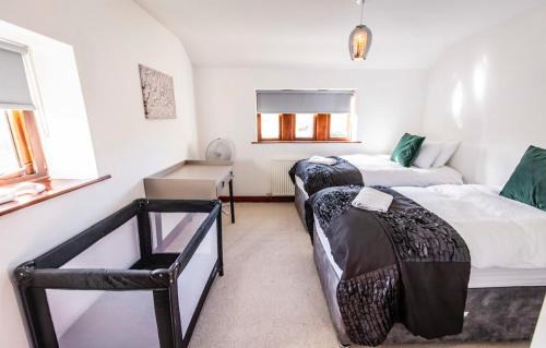 Lumbutts Haus | Beautiful Cottage, stunning views, Hot Tub, Sleeps 10!