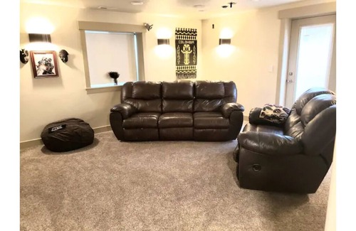 Farmington Haus | Beautiful Cozy Basement "Close to it All"