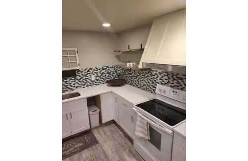 Farmington Haus | Beautiful Cozy Basement "Close to it All"