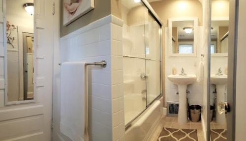 South Beloit Haus | Beautiful Craftsman Style Home w/Fenced Yard