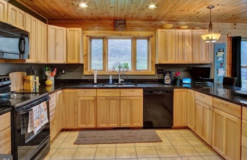 Orrtanna Kabine | Beautiful Custom Built Log Home with Jacuzzi