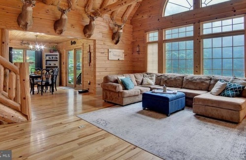 Orrtanna Kabine | Beautiful Custom Built Log Home with Jacuzzi