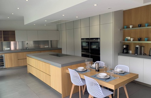 Divonne-les-Bains Haus | Beautiful Divonne Home in the Heart of the town and totally Private!