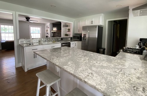 Dickel Sonstige | Beautiful farmhouse with animals on property! Close to Jack Daniels