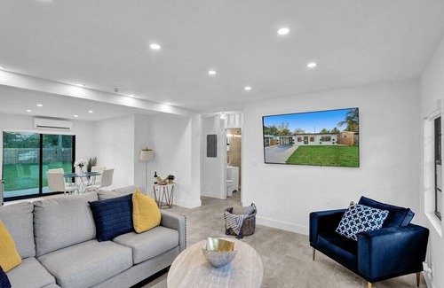 Middle River Terrace Haus | Beautiful Golden palace house, 2 bdrs