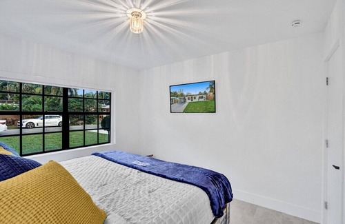 Middle River Terrace Haus | Beautiful Golden palace house, 2 bdrs