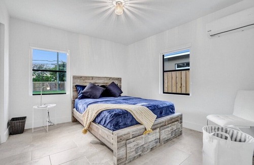 Middle River Terrace Haus | Beautiful Golden palace house, 2 bdrs