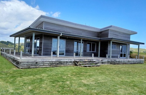 Otorohanga District Haus | Beautiful harbour and rural views, quiet and private. Handy to harbour