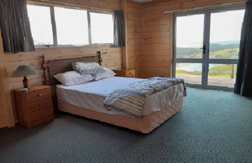 Otorohanga District Haus | Beautiful harbour and rural views, quiet and private. Handy to harbour