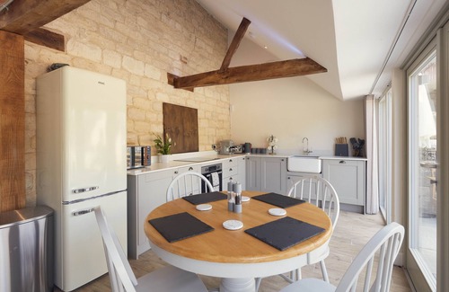 Gloucester Haus | Beautiful Hay Barn Conversion With Large Patio