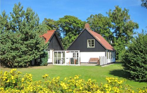 Pedersker Haus | Beautiful Home In Aakirkeby With Wifi