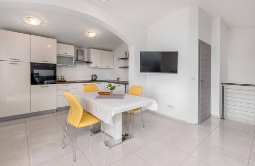 Opatija Haus | Beautiful home in Dobrec with kitchen