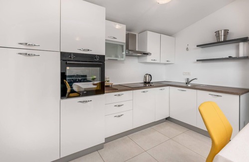 Opatija Haus | Beautiful home in Dobrec with kitchen