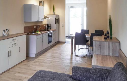 Gutzkow Haus | Beautiful Home In Gützkow With Kitchen