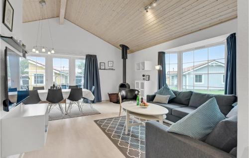 Grasten Haus | Beautiful Home In Gråsten With Wifi