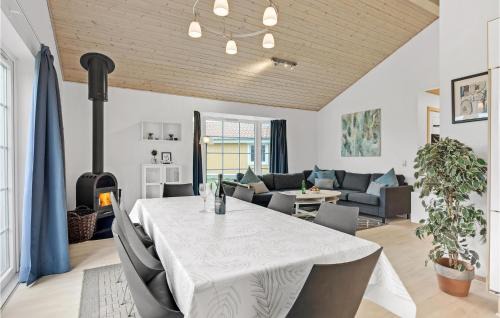 Grasten Haus | Beautiful Home In Gråsten With Wifi