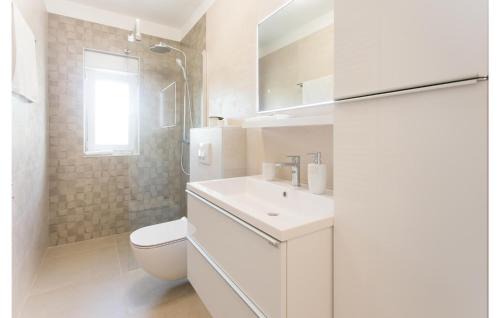 Dicmo Haus | Beautiful Home In Kraj With Wifi