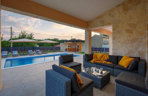 Nedescina Haus | Schönes Haus in Nedescina