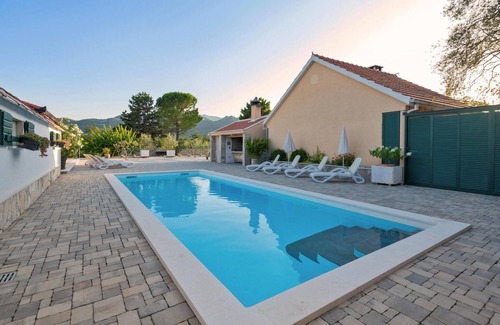 Vrgorac Haus | Schönes Haus in Zavojane