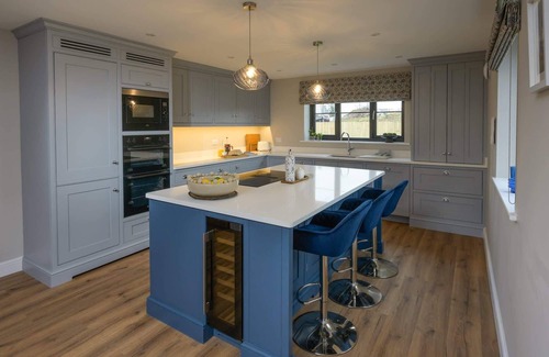 Northway Haus | Beautiful Home Nr Wye Valley, Parking & Garden