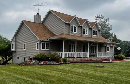 Palmyra Haus | Beautiful House On Grass Runway With Fly-In/Fly-Out Access