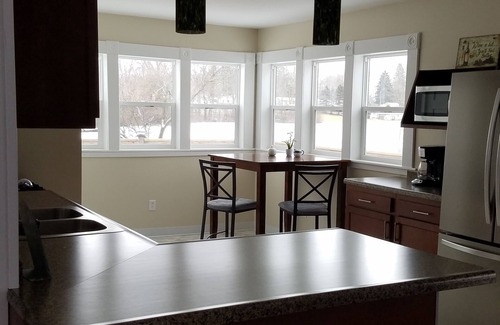 Colon Haus | Komplett renoviertes Haus am Palmer Lake in Colon, MI, einen Block von der Innenstadt entfernt