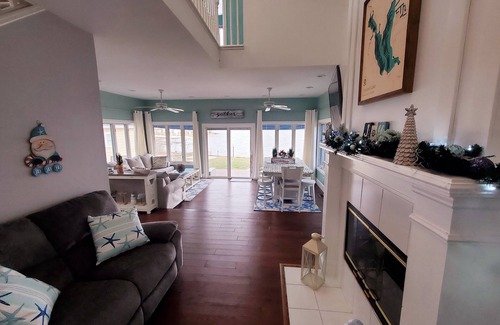 Brooklyn Haus | Beautiful house + pontoon boat/jet ski =all inclusive Vineyard Lake experience!