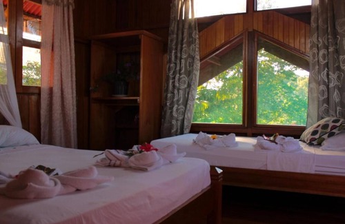 Drake Bay Bed & Breakfast | Schönes Haus mit Panoramablick auf die Bucht und die Gärten