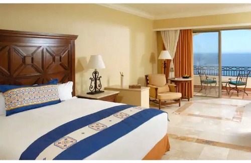 Paraiso Escondido Resort | Beautiful Junior Suite with Patio and Ocean Views