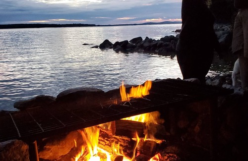 North Washington Skihütte | Beautiful Lakefront Home with Stunning Sunsets and Private Beach!