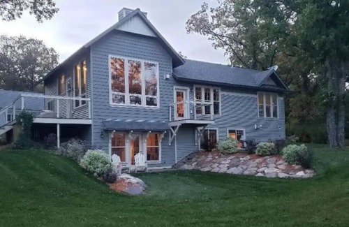 Detroit Lakes Kabine | Beautiful Lake front Property on Lake Munson. Family friendly!