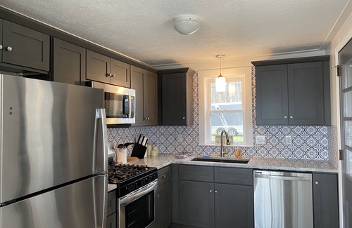 Higgins Lake Hütte | BEAUTIFUL LAKE FRONT NEWLY RENOVATED COTTAGE 2021