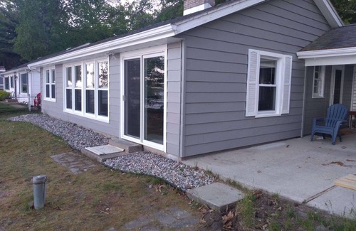 Higgins Lake Hütte | BEAUTIFUL LAKE FRONT NEWLY RENOVATED COTTAGE 2021