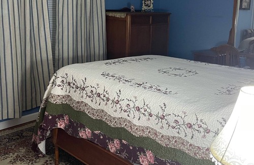 Waverly Wohnung | Beautiful Lake Home. Completely furnished .