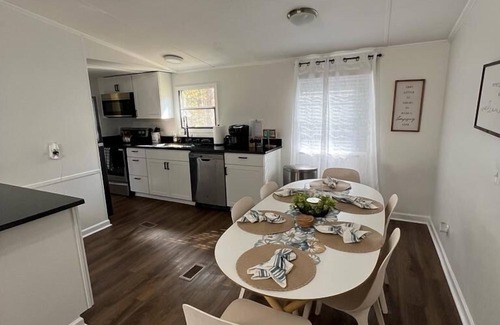 New Site Haus | Beautiful Lake House- Cozy and Peaceful place.