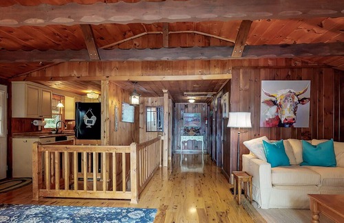 Raymond Haus | Gemütliche Hütte am See