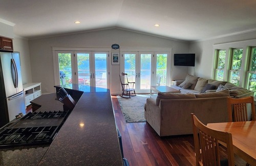 Arcadia Haus | Schönes Haus am See, tolle Aussicht, privater Strand, Dock, Floß