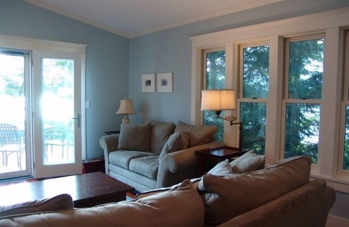 Arcadia Haus | Schönes Haus am See, tolle Aussicht, privater Strand, Dock, Floß